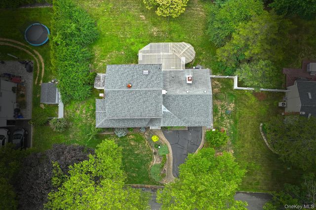 10 Linford Lane, Melville, NY 11747