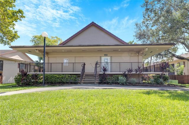 11273 SW 88th St 116J, Miami, FL 33176