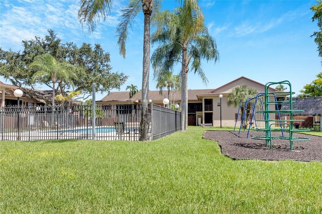 11273 SW 88th St 116J, Miami, FL 33176