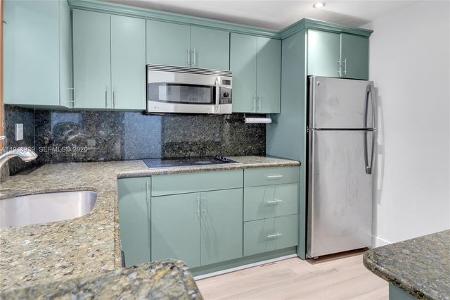 11273 SW 88th St 116J, Miami, FL 33176