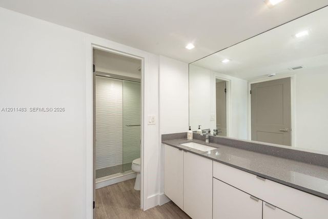 100 Bayview Dr 210, Sunny Isles Beach, FL 33160