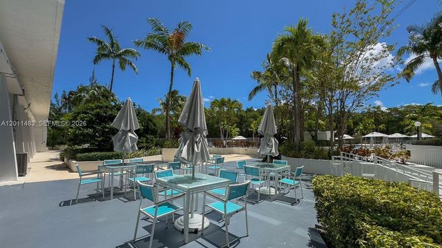 100 Bayview Dr 210, Sunny Isles Beach, FL 33160