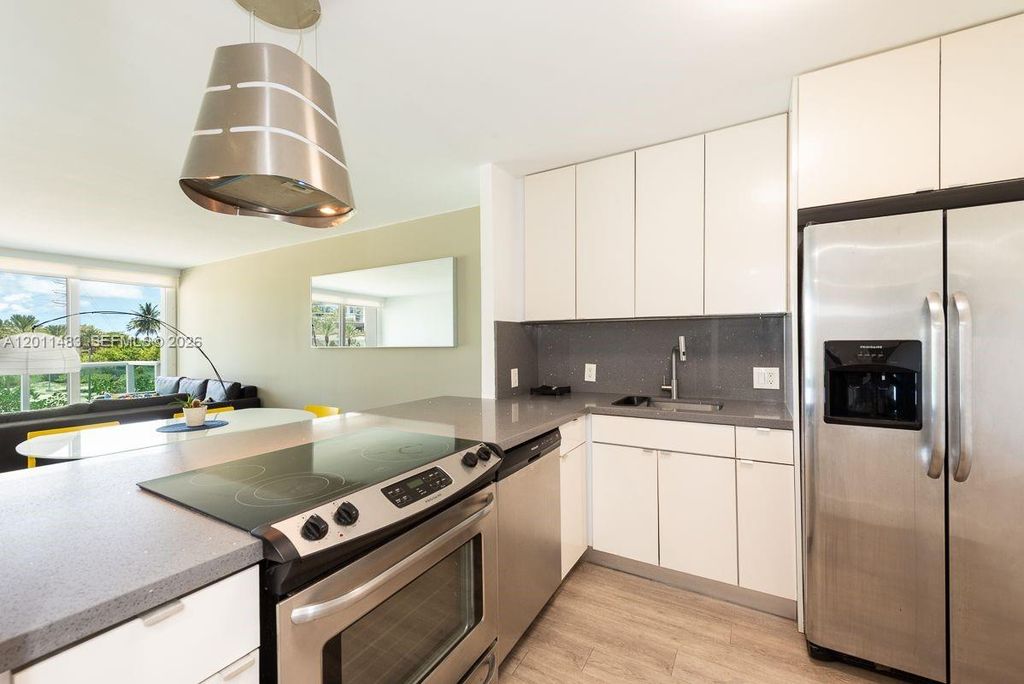 100 Bayview Dr 210, Sunny Isles Beach, FL 33160