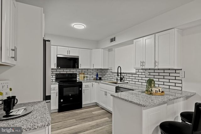 41 FOMALHAUT AVE, Blackwood, NJ 08012