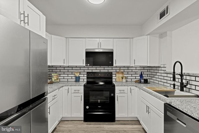 41 FOMALHAUT AVE, Blackwood, NJ 08012