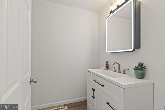 41 FOMALHAUT AVE, Blackwood, NJ 08012