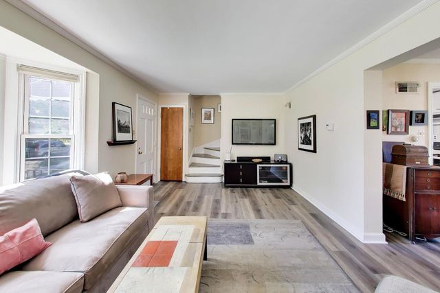 6028 N Whipple Street, Chicago, IL 60659