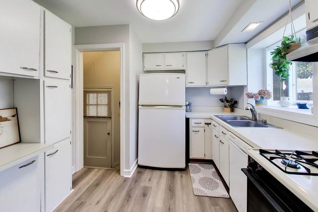6028 N Whipple Street, Chicago, IL 60659