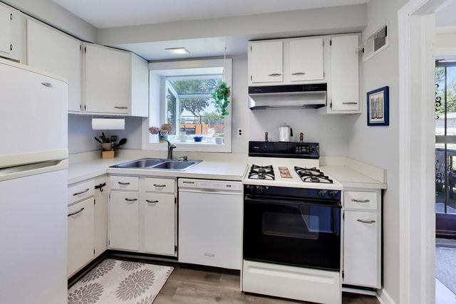6028 N Whipple Street, Chicago, IL 60659