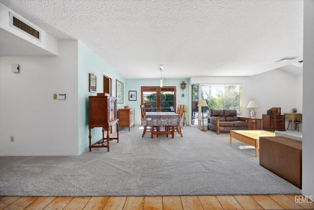 1912 Glenbrea Court, Bakersfield, CA 93309