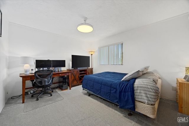 1912 Glenbrea Court, Bakersfield, CA 93309