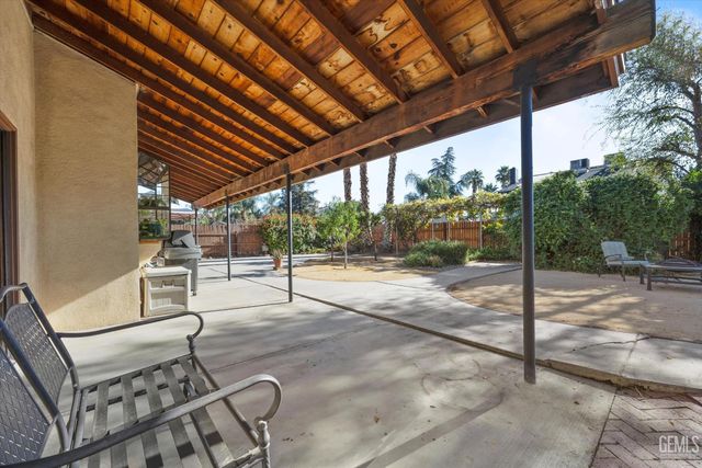 1912 Glenbrea Court, Bakersfield, CA 93309