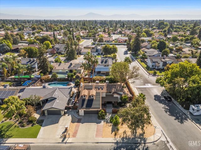 1912 Glenbrea Court, Bakersfield, CA 93309