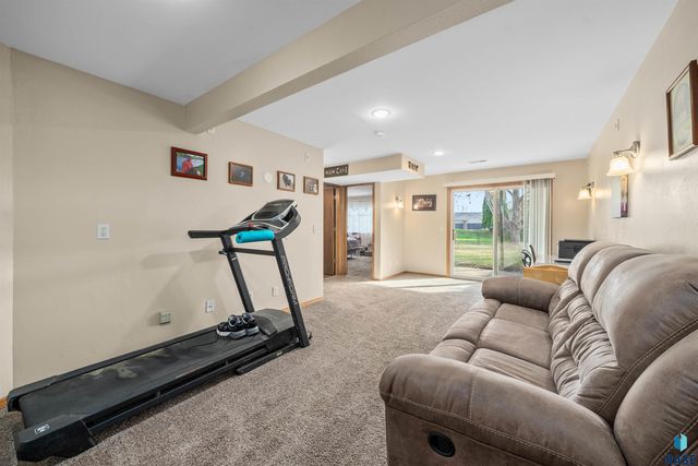 1810 S Campbell Trl Trail, Sioux Falls, SD 57106