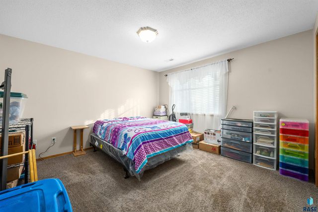 1810 S Campbell Trl Trail, Sioux Falls, SD 57106