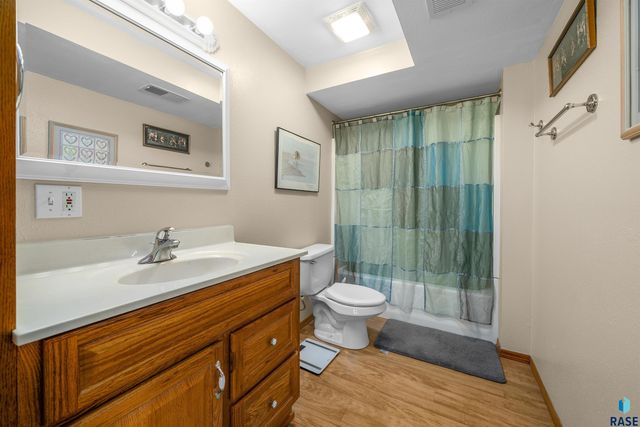 1810 S Campbell Trl Trail, Sioux Falls, SD 57106