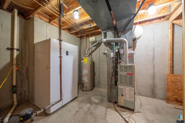 1810 S Campbell Trl Trail, Sioux Falls, SD 57106