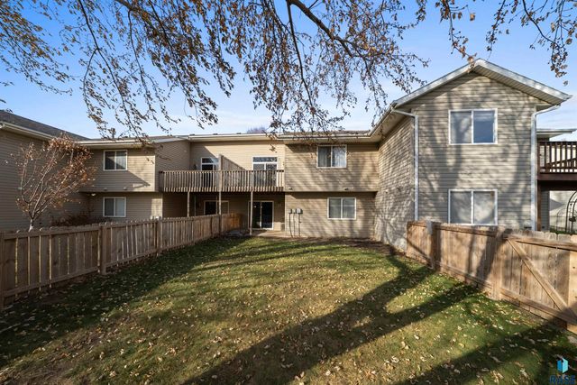 1810 S Campbell Trl Trail, Sioux Falls, SD 57106