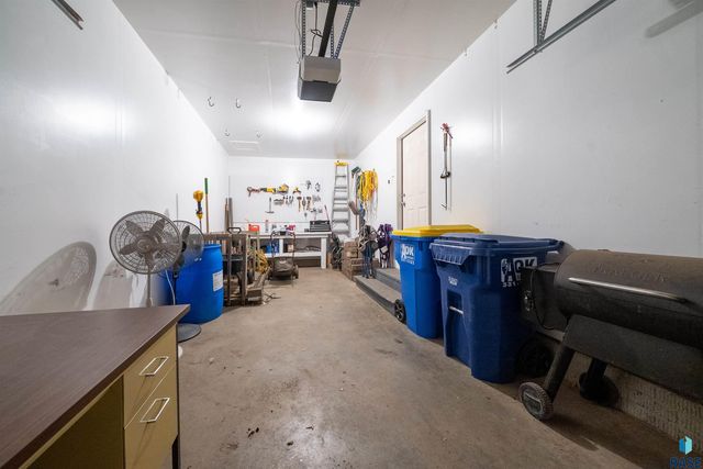 1810 S Campbell Trl Trail, Sioux Falls, SD 57106