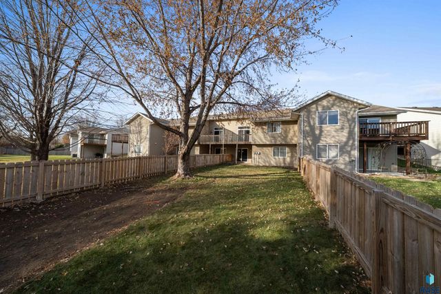 1810 S Campbell Trl Trail, Sioux Falls, SD 57106