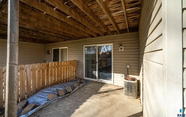 1810 S Campbell Trl Trail, Sioux Falls, SD 57106