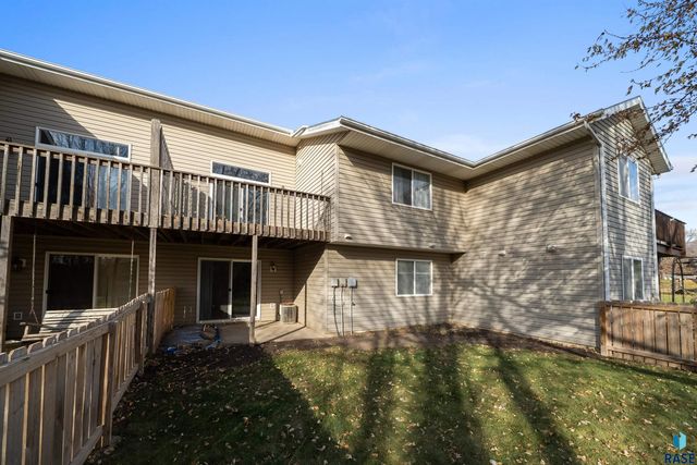 1810 S Campbell Trl Trail, Sioux Falls, SD 57106