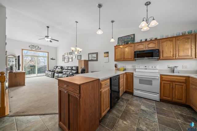 1810 S Campbell Trl Trail, Sioux Falls, SD 57106