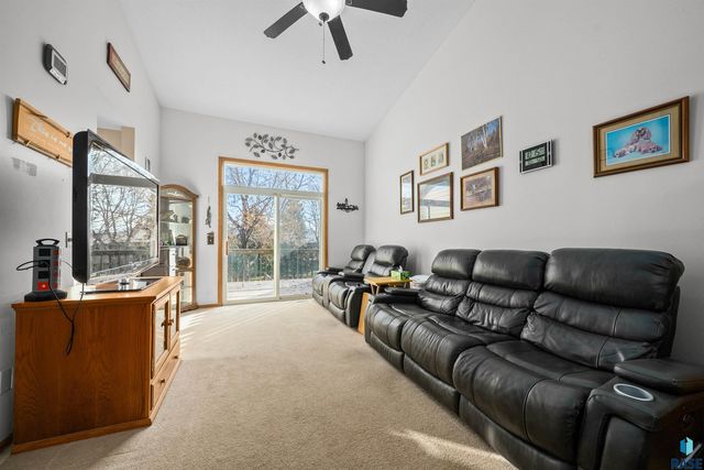 1810 S Campbell Trl Trail, Sioux Falls, SD 57106