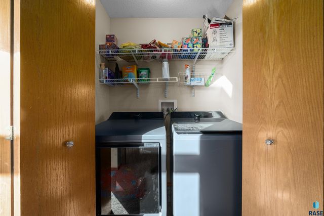 1810 S Campbell Trl Trail, Sioux Falls, SD 57106