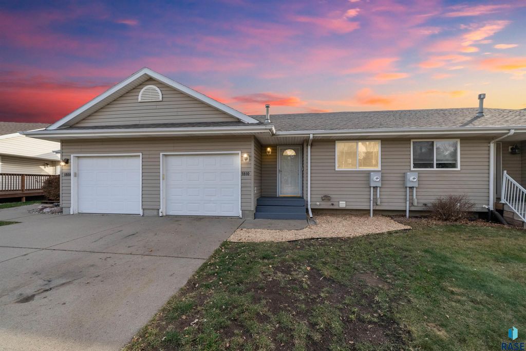 1810 S Campbell Trl Trail, Sioux Falls, SD 57106