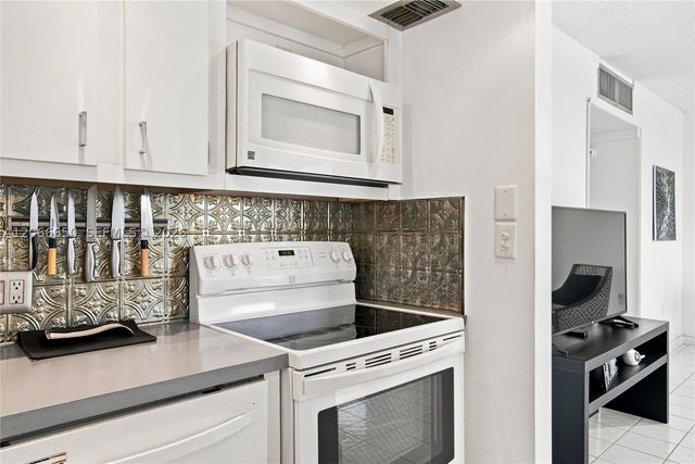 3675 N Country Club Dr 401, Aventura, FL 33180