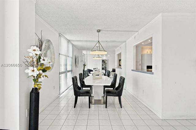 3675 N Country Club Dr 401, Aventura, FL 33180