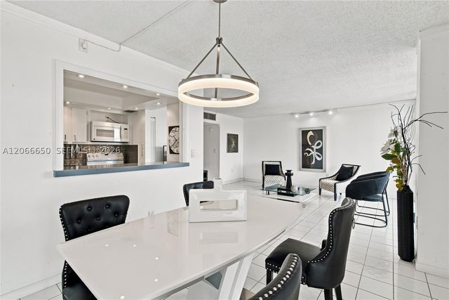 3675 N Country Club Dr 401, Aventura, FL 33180