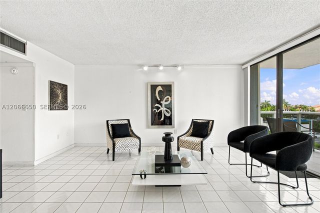 3675 N Country Club Dr 401, Aventura, FL 33180