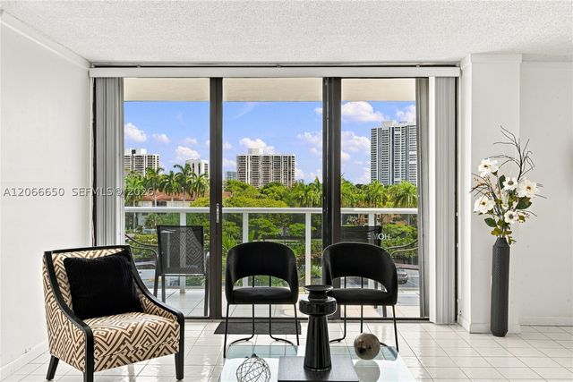 3675 N Country Club Dr 401, Aventura, FL 33180