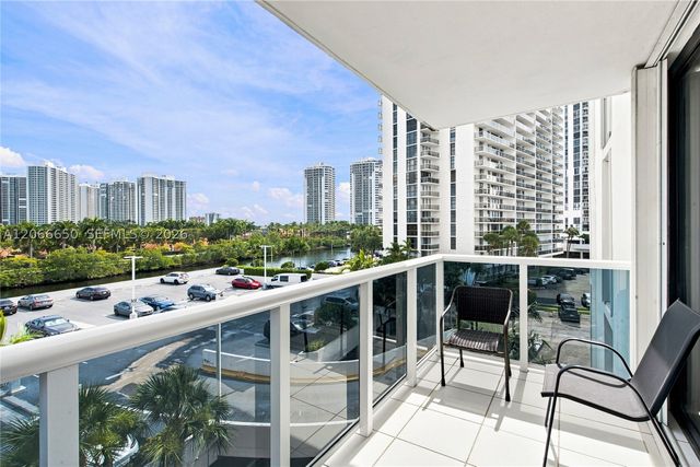 3675 N Country Club Dr 401, Aventura, FL 33180
