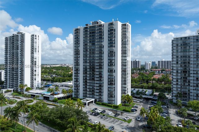 3675 N Country Club Dr 401, Aventura, FL 33180