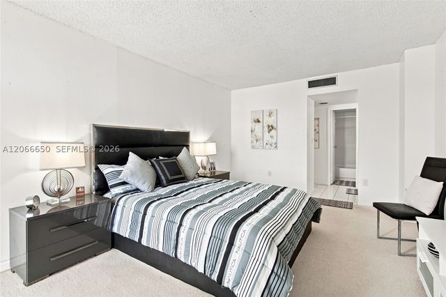 3675 N Country Club Dr 401, Aventura, FL 33180