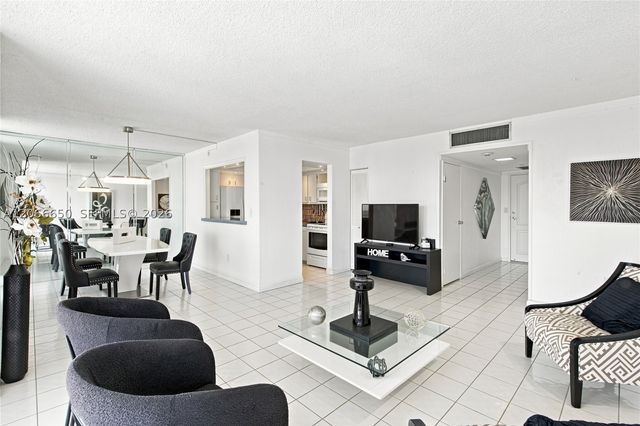 3675 N Country Club Dr 401, Aventura, FL 33180