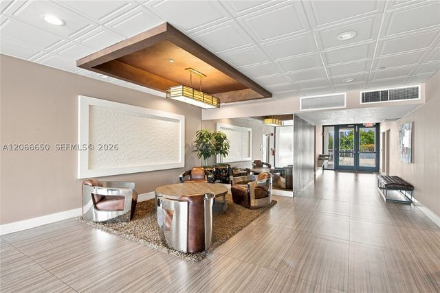 3675 N Country Club Dr 401, Aventura, FL 33180