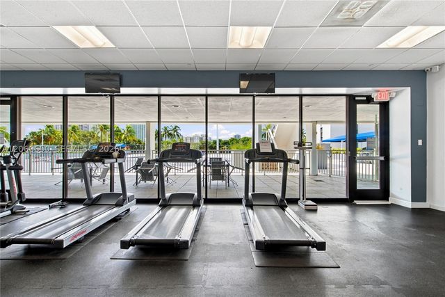 3675 N Country Club Dr 401, Aventura, FL 33180