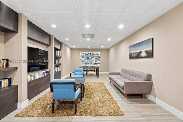 3675 N Country Club Dr 401, Aventura, FL 33180