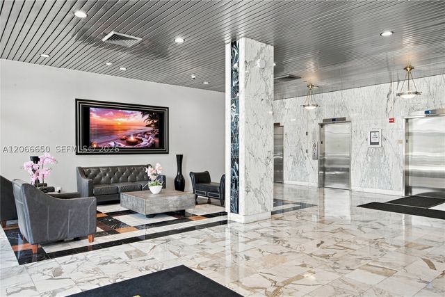 3675 N Country Club Dr 401, Aventura, FL 33180