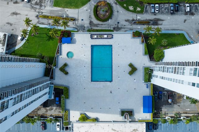 3675 N Country Club Dr 401, Aventura, FL 33180