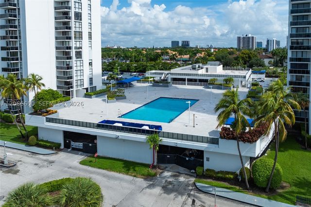 3675 N Country Club Dr 401, Aventura, FL 33180
