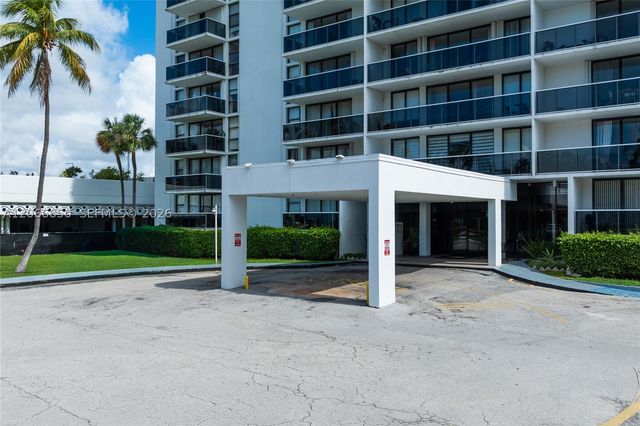3675 N Country Club Dr 401, Aventura, FL 33180