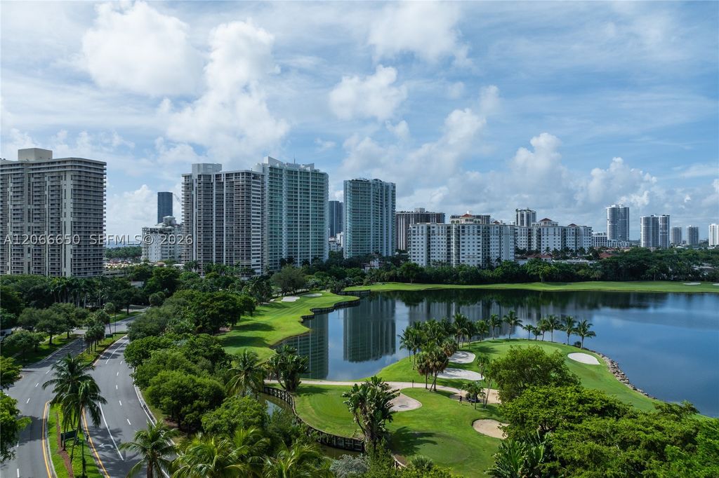 3675 N Country Club Dr 401, Aventura, FL 33180