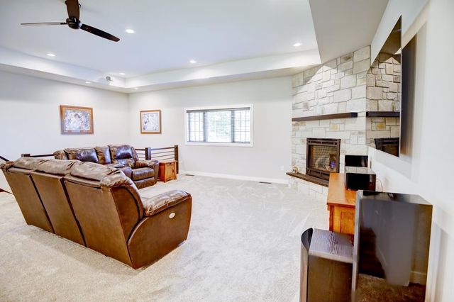 107 Savannah Circle, Barneveld, WI 53507
