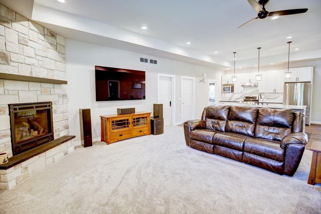 107 Savannah Circle, Barneveld, WI 53507