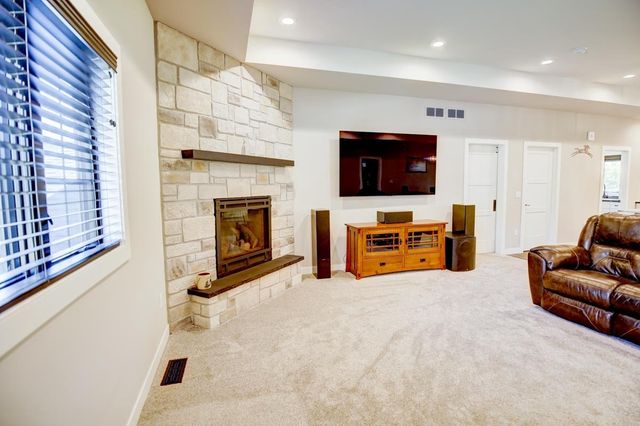 107 Savannah Circle, Barneveld, WI 53507